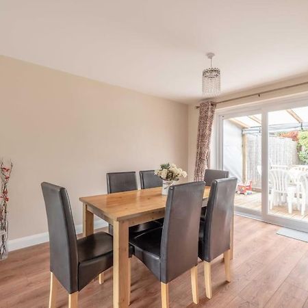 3-Bed Family Home With Parking & Large Garden Windsor Luaran gambar