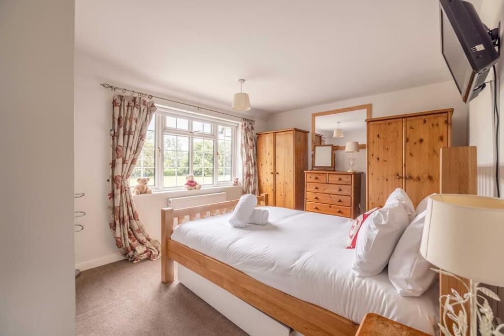 3-Bed Family Home With Parking & Large Garden Windsor Luaran gambar