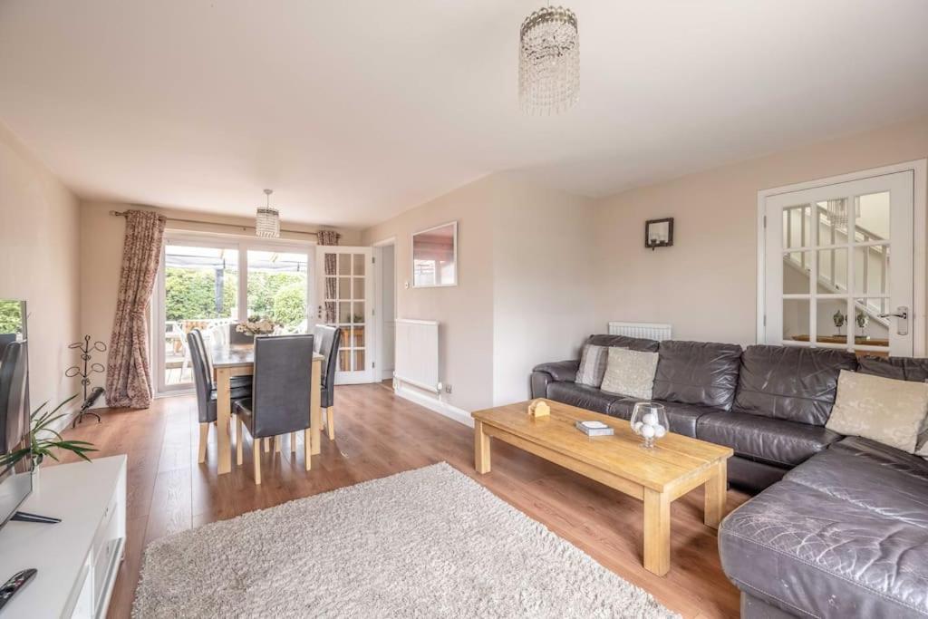 3-Bed Family Home With Parking & Large Garden Windsor Luaran gambar